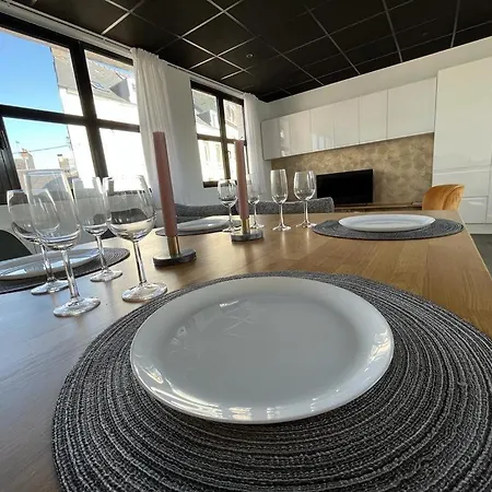Duplex Contemporain, Centre
